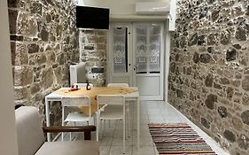 Davelis House
